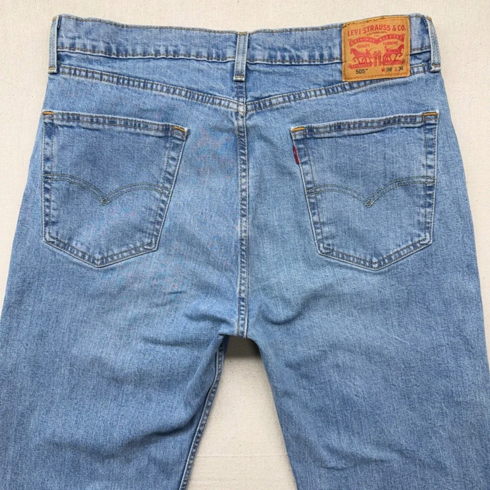 Levis 505 Regular Fit Straight Leg Jeans Mens 36x34 Medium Wash Blue Denim